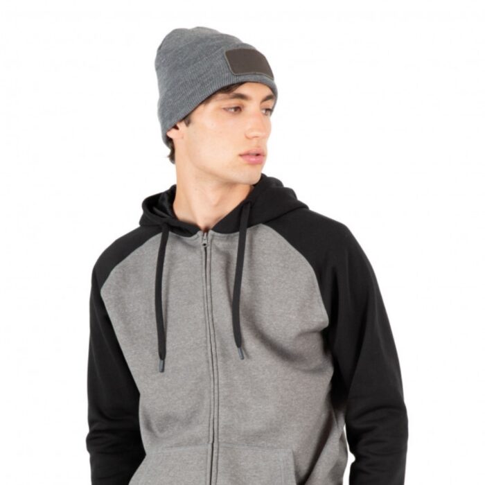 Modèle portant bonnet Franky - gris